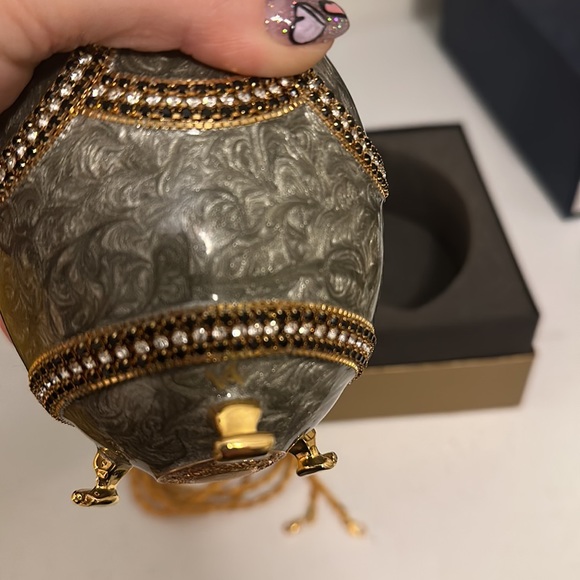 Vivian Alexander Egg Purse. One of a kind. Grey and Black diamond detail. - Picture 4 of 6